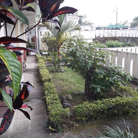Hotel Ecologico Riverside Quevedo エクステリア 写真